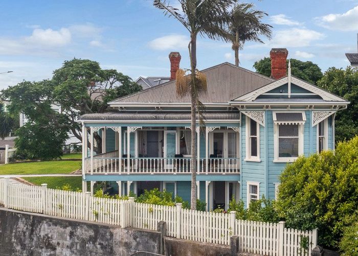  at 2/74 Victoria Road, Devonport, Auckland