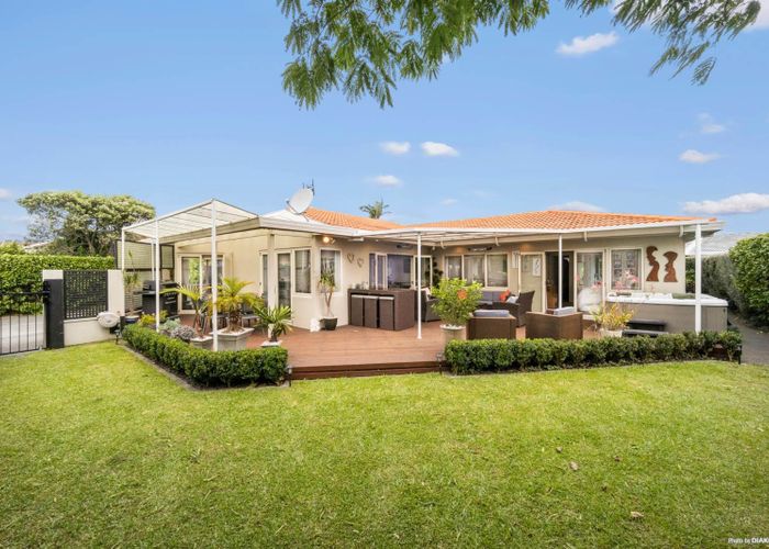  at 14 Suncrest Drive, West Harbour, Waitakere City, Auckland