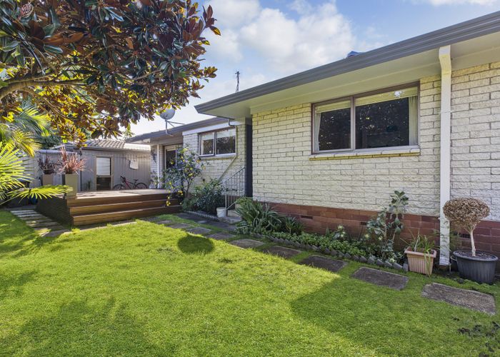  at 3/12 Miro Road, Greenlane, Auckland