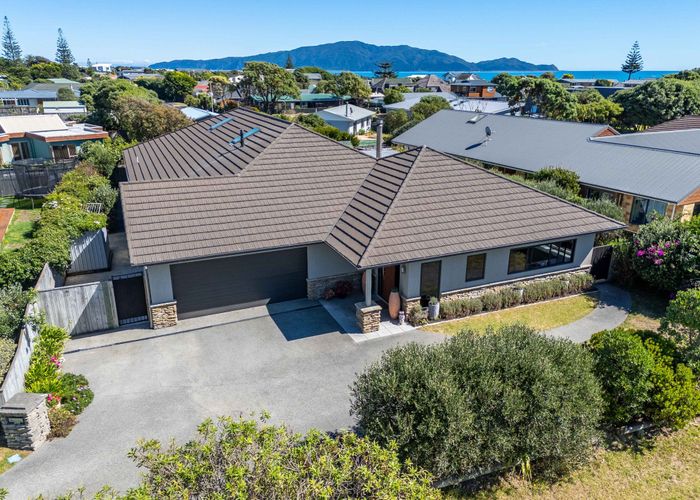  at 4 Barbaras Way, Waikanae Beach, Kapiti Coast, Wellington