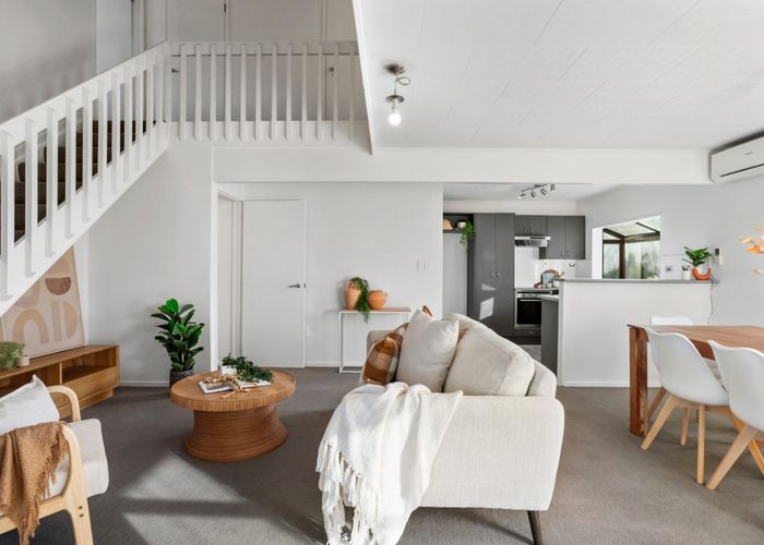  at 2/6 Lancaster Road, Beach Haven, Auckland