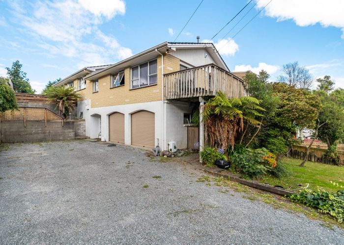  at 4 Vista Crescent, Maoribank, Upper Hutt