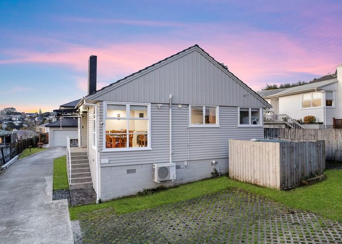  at 8 Winifred Avenue, Bayview, North Shore City, Auckland