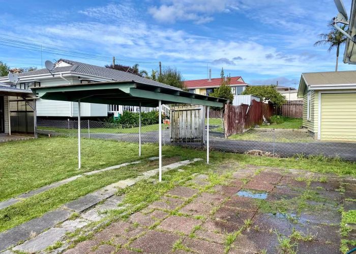  at 5 Marlene Avenue, Te Atatu South, Auckland