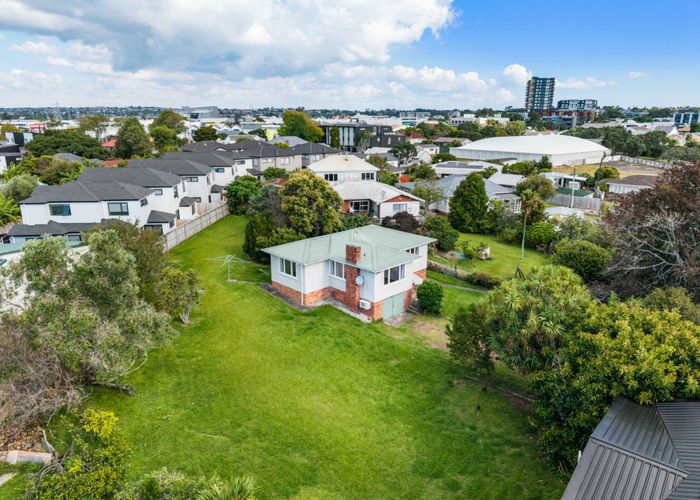  at 27 Reid Road, New Lynn, Waitakere City, Auckland