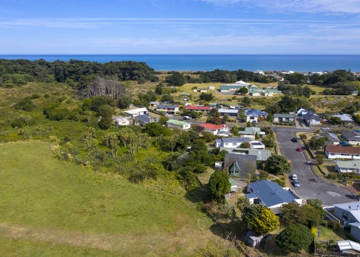  at 9 O'Rourke Place, Otaki Beach, Otaki
