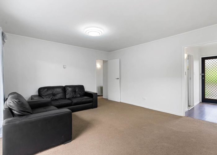  at 1/207 Sunnynook Road, Totara Vale, North Shore City, Auckland