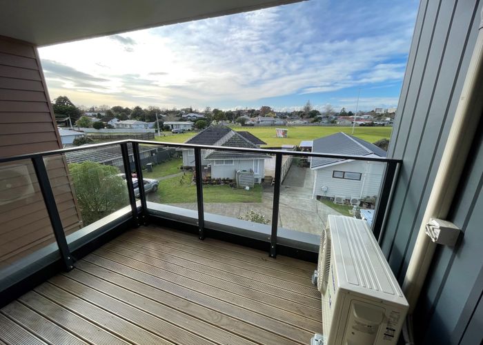  at 214/8 Gray Avenue, Mangere East, Auckland