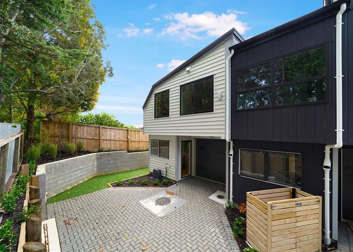  at 2/114 Don Buck Road, Massey, Waitakere City, Auckland