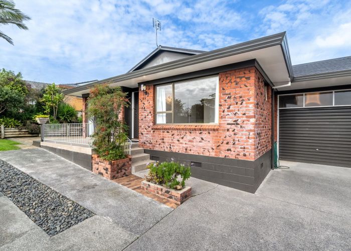  at 2/29 Rapallo Place, Farm Cove, Auckland