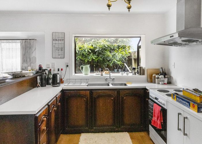  at 2/164 Prince Regent Drive, Half Moon Bay, Manukau City, Auckland