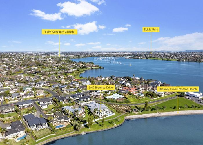  at 3/42 Bramley Drive, Farm Cove, Manukau City, Auckland