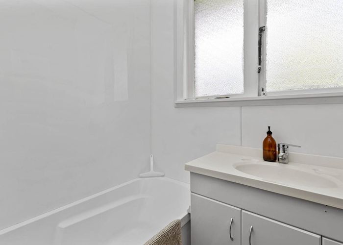  at 54 Hutchinson Avenue, New Lynn, Waitakere City, Auckland