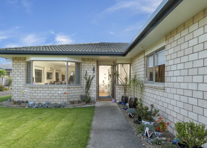  at 4 Donegal Place, Katikati
