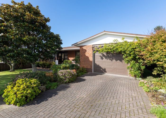  at 14 Poplar Grove, Whalers Gate, New Plymouth