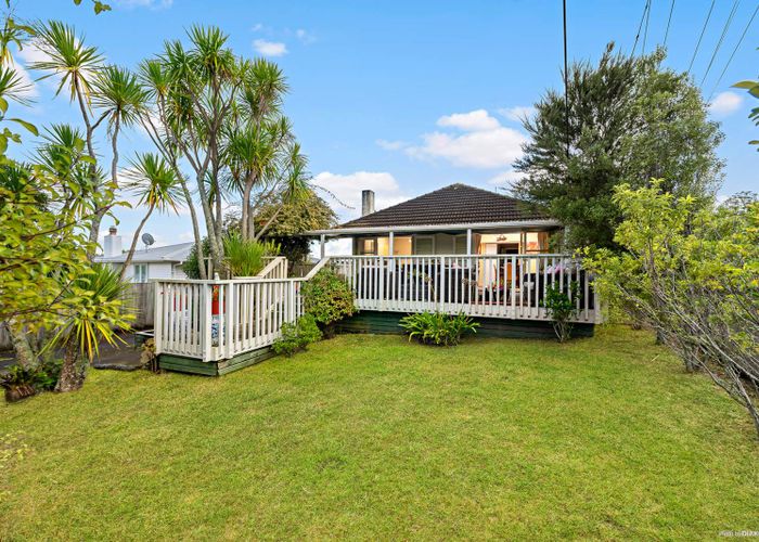  at 8 Alma Street, Te Atatu South, Auckland