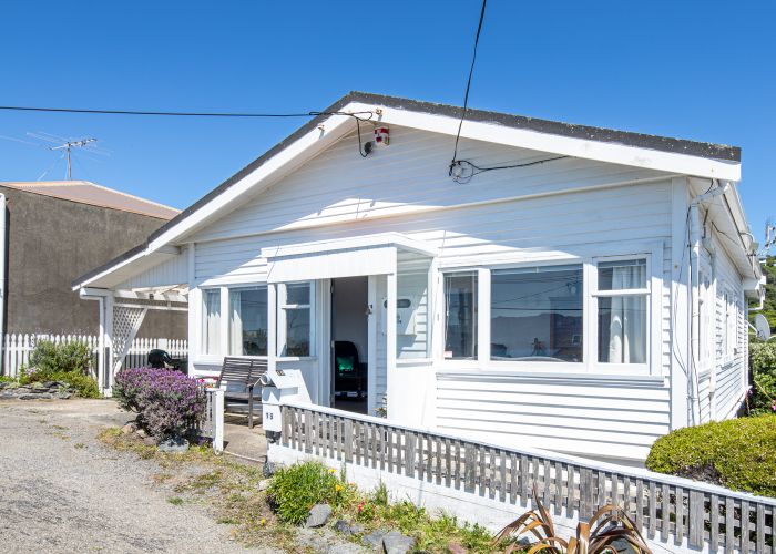  at 16 View Road, Houghton Bay, Wellington