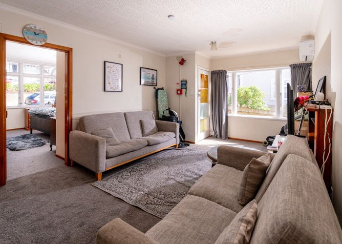  at 87 Queens Drive, Lyall Bay, Wellington