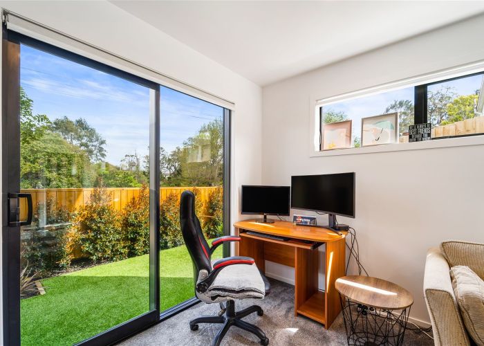  at 2/102 Millbrook Road, Sunnyvale, Auckland