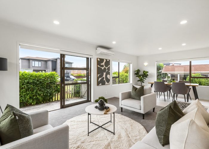  at 1/27 Knightsbridge Drive, Forrest Hill, North Shore City, Auckland