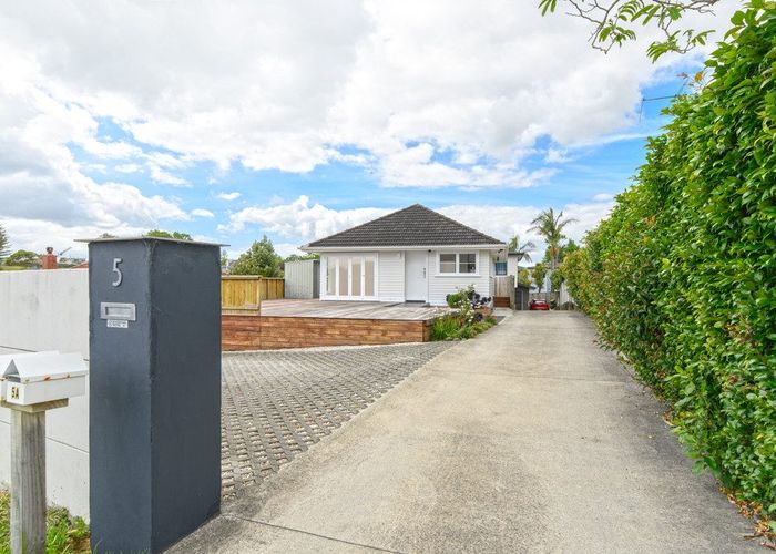  at 5 Glenford Lane, Te Atatu Peninsula, Auckland