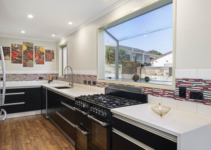  at 8 Suwyn Place, Weymouth, Manukau City, Auckland