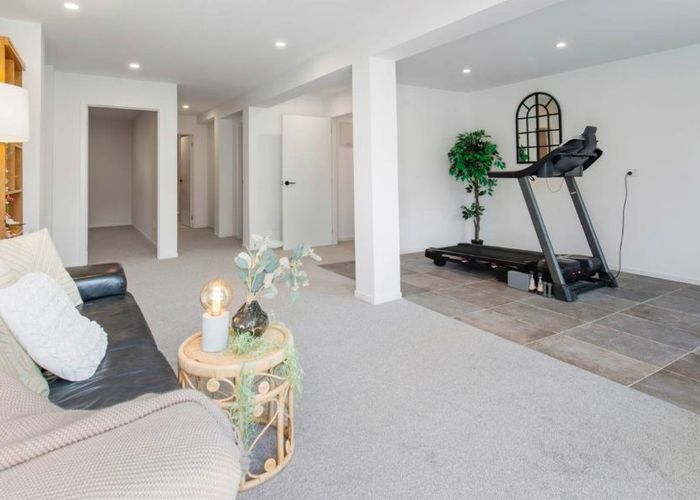  at 44 Gosford Drive, Botany Downs, Manukau City, Auckland