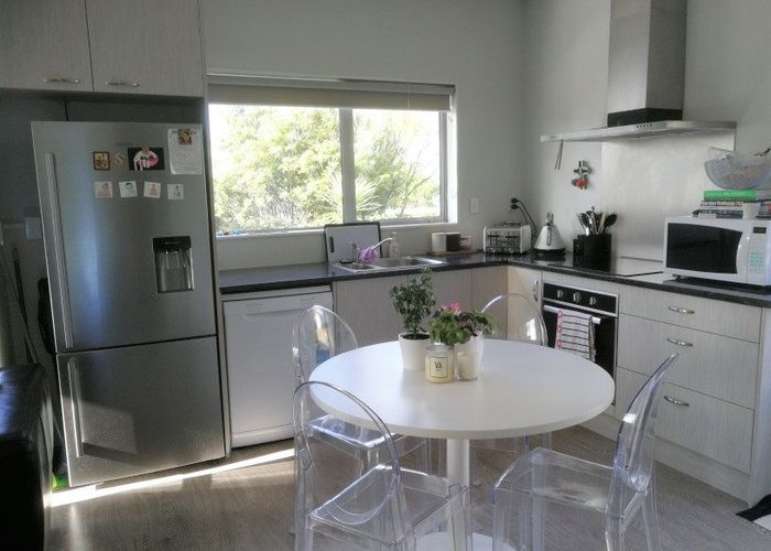  at flat/44 Penzance Road, Mairangi Bay, North Shore City, Auckland