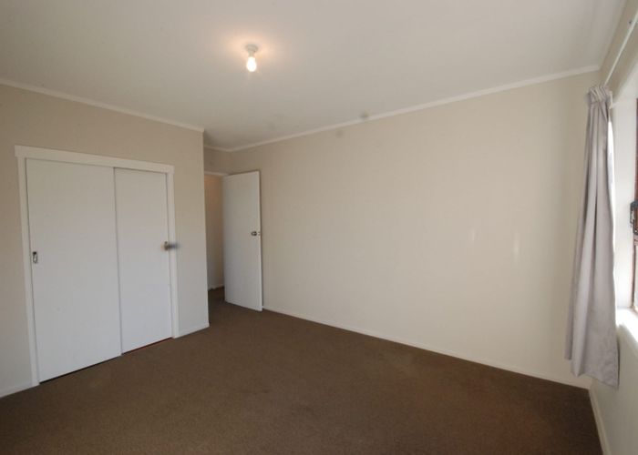  at 1/16 Roberts Road, Glenfield, Auckland