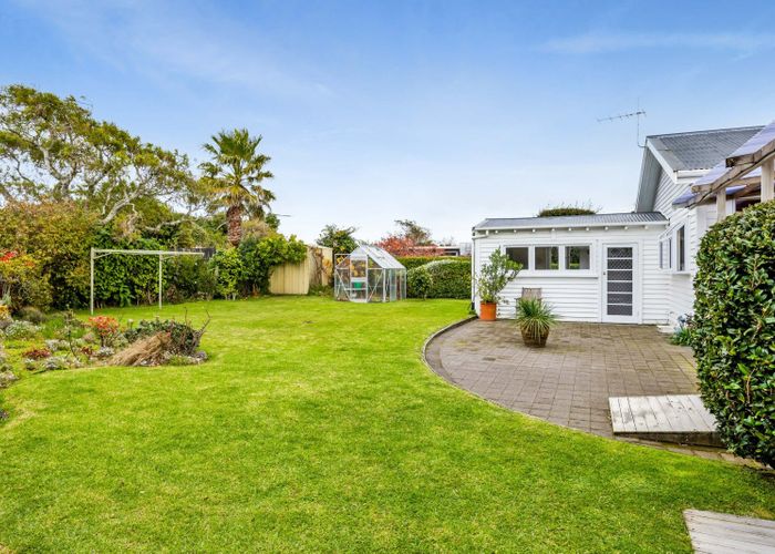  at 413 Devon Street West, Lynmouth, New Plymouth