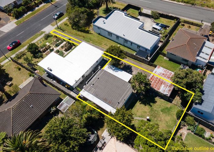  at 2/24 Newington Road, Henderson, Waitakere City, Auckland