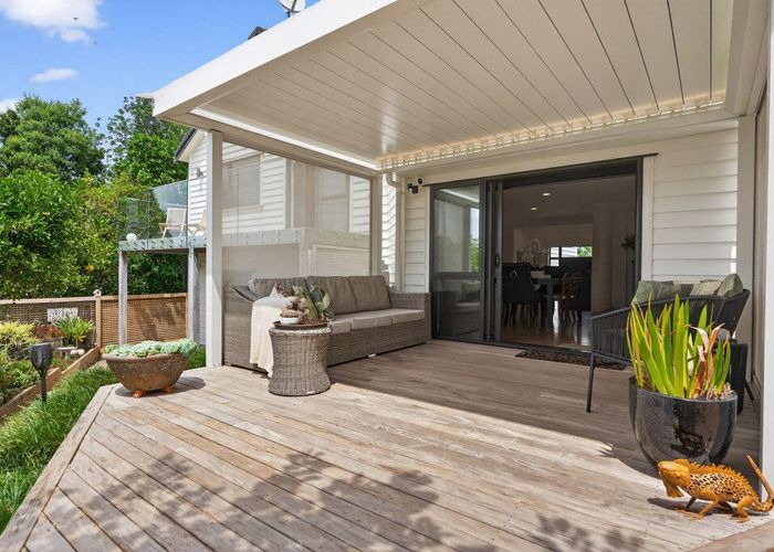  at 2/8 Calluna Crescent, Totara Heights, Manukau City, Auckland