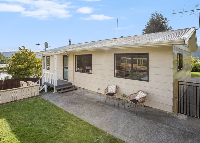  at 9 Oaklands Grove, Clouston Park, Upper Hutt