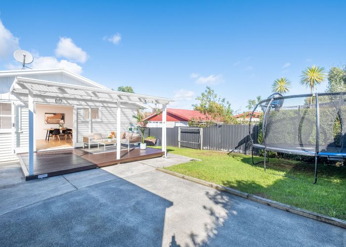  at 8A Grande Vue Road, Papatoetoe, Auckland