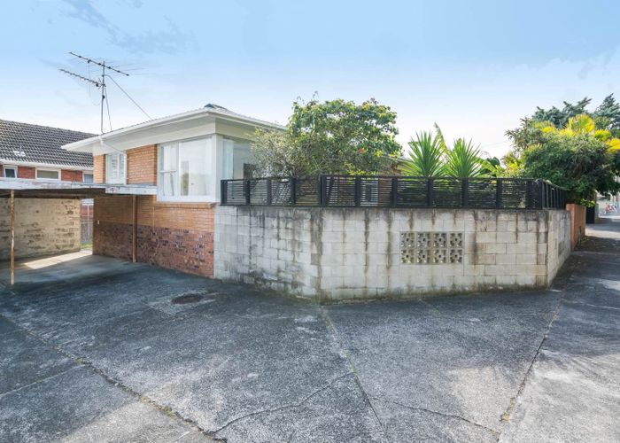  at 4/85 Lake Road, Belmont, North Shore City, Auckland