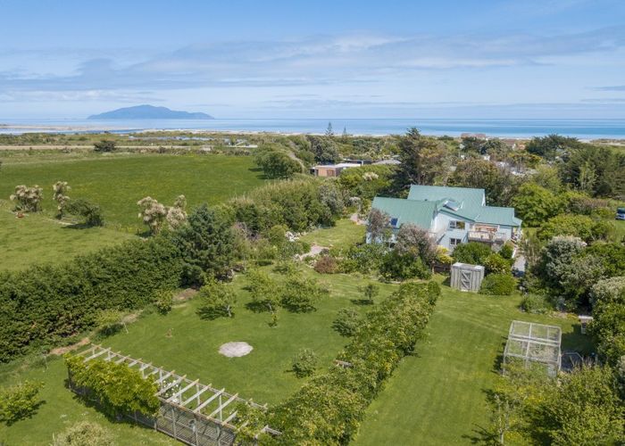  at 21 Atkinson Avenue, Otaki Beach, Otaki
