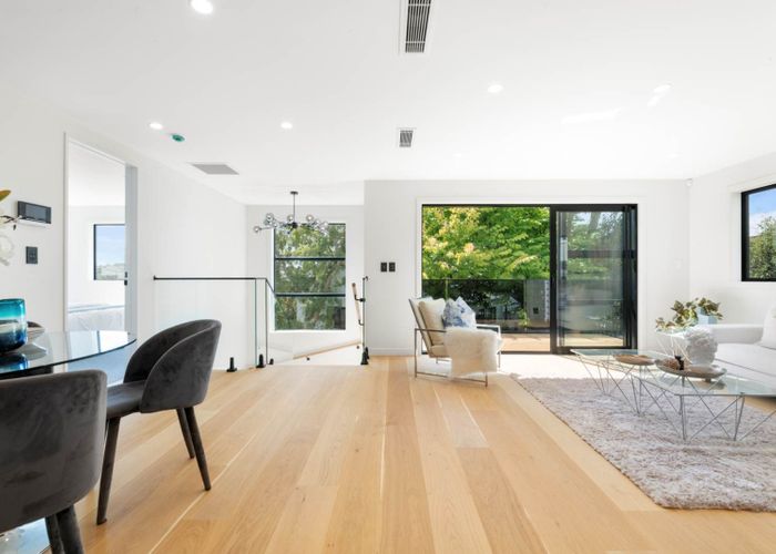  at 8A  Madison Place, Forrest Hill, North Shore City, Auckland