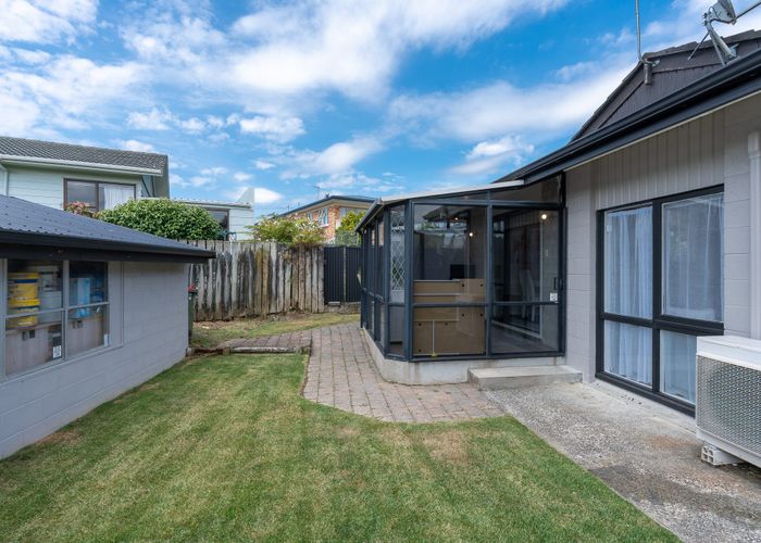 at 9 Glendale Drive, Dinsdale, Hamilton