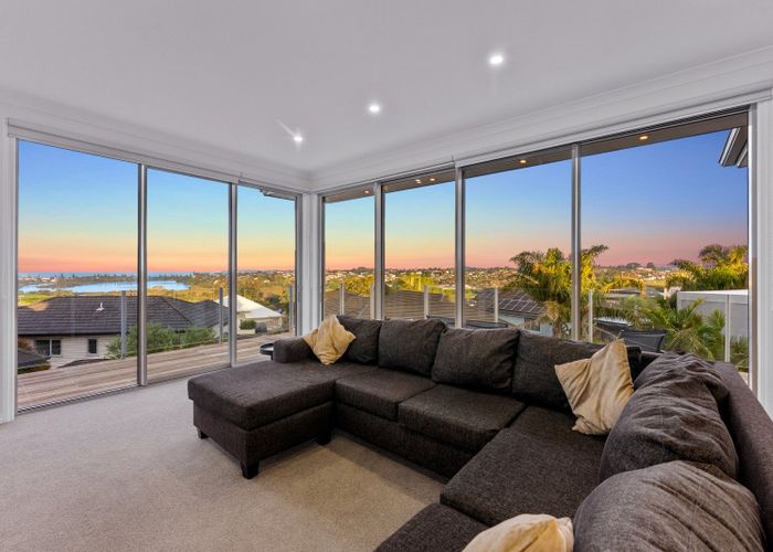  at 10 Walter Crescent, Silverdale, Silverdale