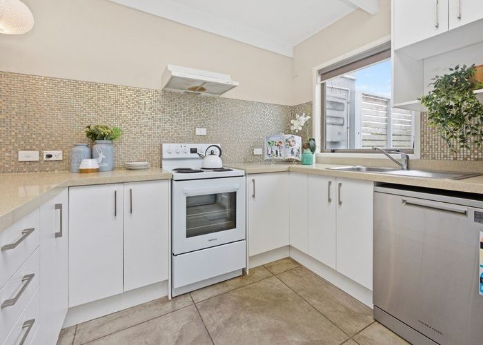  at 2/10 Robert St, Ellerslie, Auckland City, Auckland