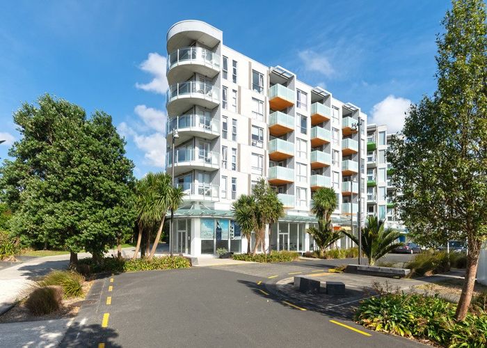  at 104/5 Rose Garden Lane, Albany, North Shore City, Auckland