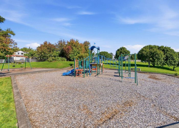  at 2/11 Roanoke Way, Albany, Auckland
