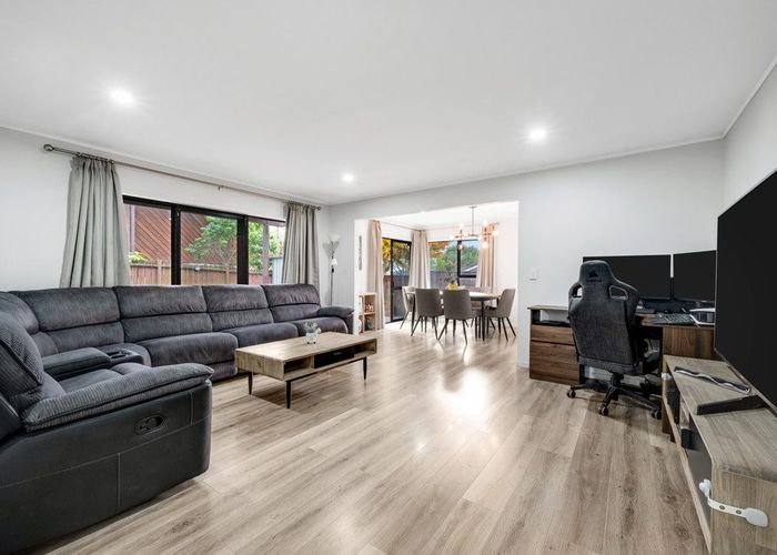  at 2/155 Whitford Road, Somerville, Manukau