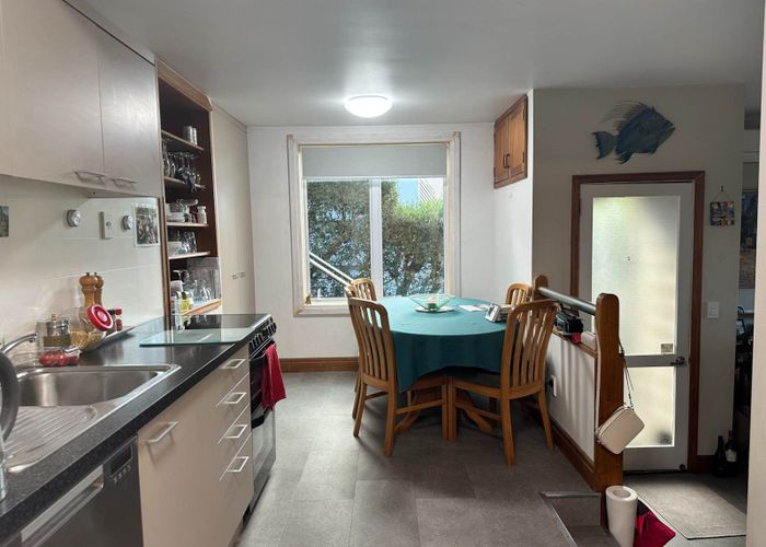 at 2/85 Princes Street, Northcote Point, North Shore City, Auckland