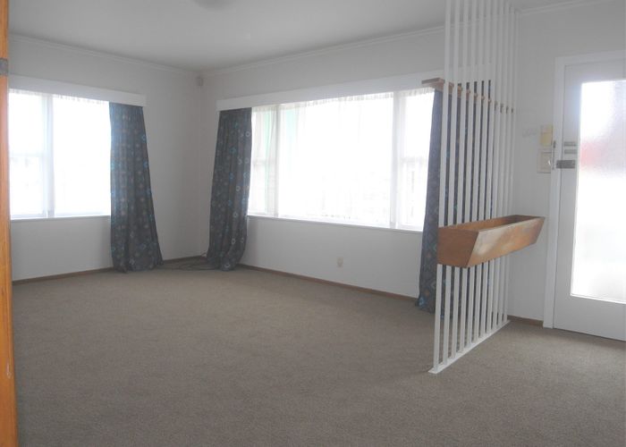  at 2/102 Te Atatu Road, Te Atatu South, Waitakere City, Auckland