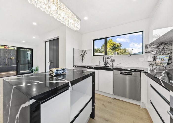  at 1&4/6 Pikitea Road, Mangere Bridge, Manukau City, Auckland