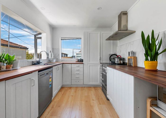  at 64A Browns Bay Road, Rothesay Bay, North Shore City, Auckland