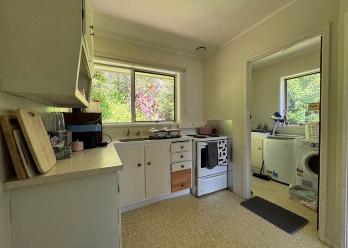  at 1/82 Peach Road, Glenfield, North Shore City, Auckland