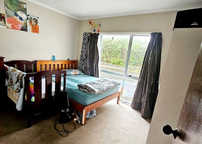  at 940B East Coast Road, Northcross, North Shore City, Auckland