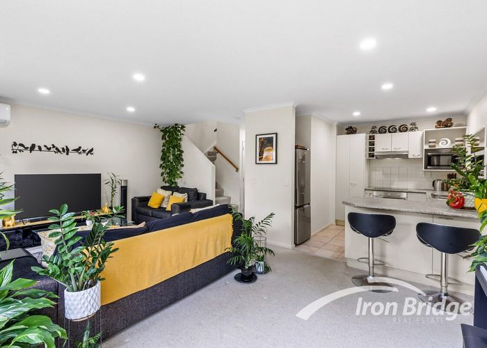  at 5/86 Fernhill Way, Oteha, Auckland